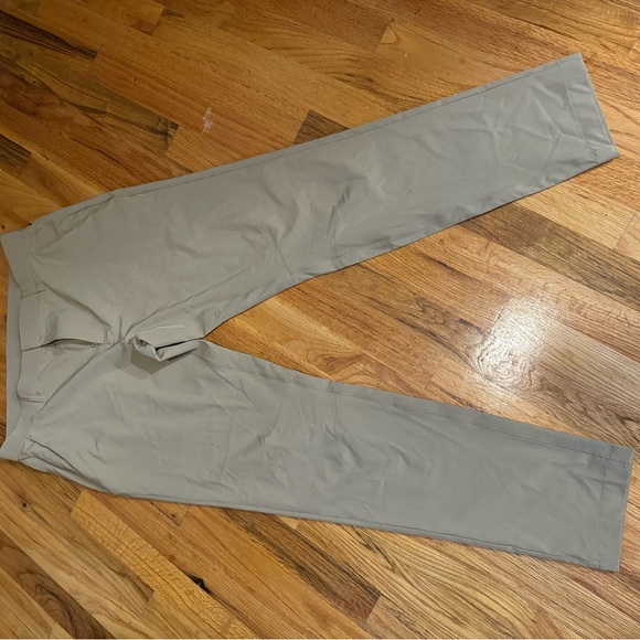 Men’s Fabletics slim fit the only pants - Picture 2 of 4